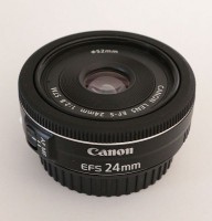 De Canon 24mm f/2.8 kan qua beeldkwaliteit een betere keuze zijn dan de Canon 10-18mm / Bron: Jorchr, Wikimedia Commons (CC BY-SA-3.0)