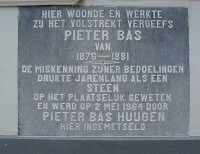 Gedenksteen Pieter Bas Hoge Gouwe 21 te Gouda / Bron: Gouwenaar, Wikimedia Commons (Publiek domein)